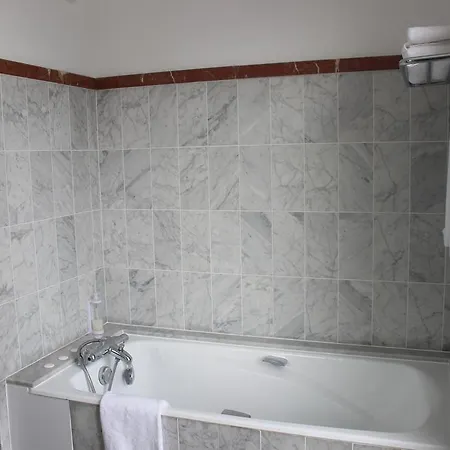 Le Carlton Hotel 3*